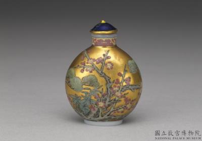 图片[2]-Glass-body painted enamel snuff bottle with the “Three Friends of Winter” on a gold background, Qing dynasty, Qianlong reign (1736-1795)-China Archive